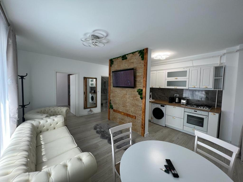 Urban Apartments And Studios - City Center Jászvásár Kültér fotó