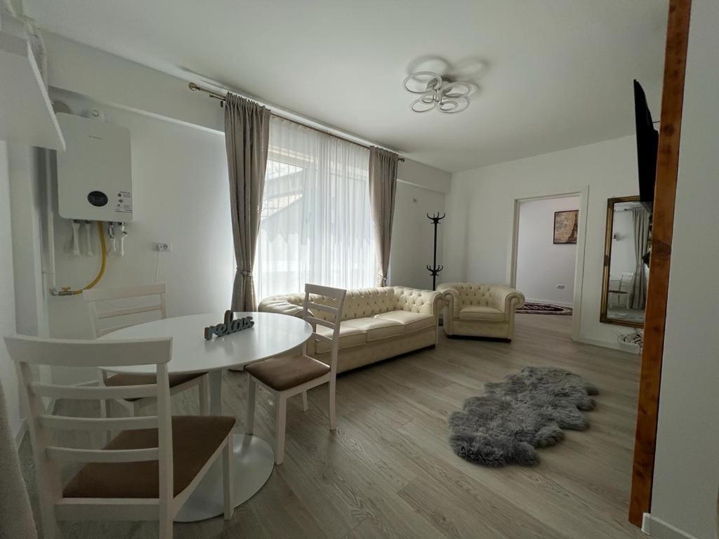 Urban Apartments And Studios - City Center Jászvásár Kültér fotó