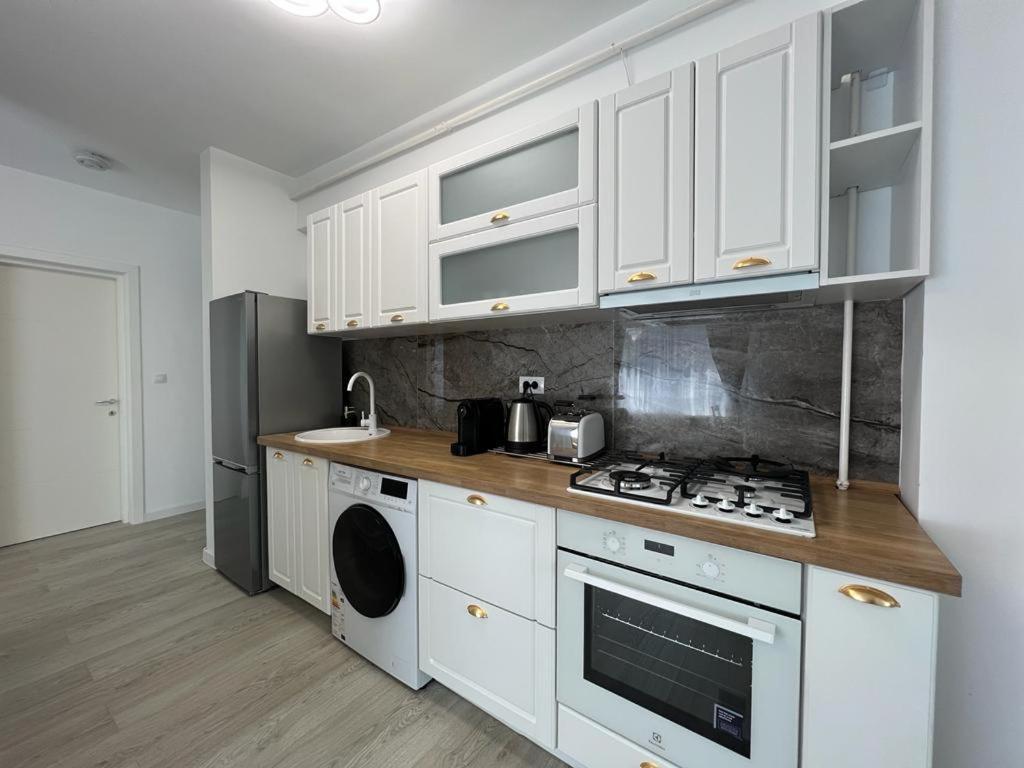 Urban Apartments And Studios - City Center Jászvásár Kültér fotó