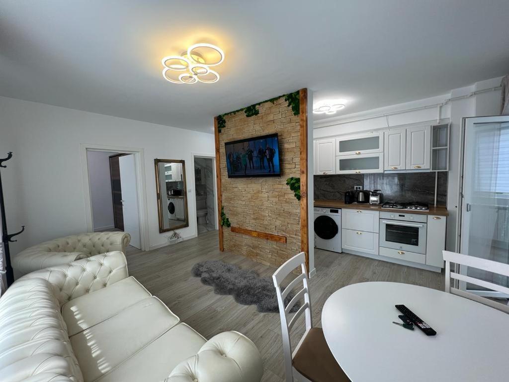 Urban Apartments And Studios - City Center Jászvásár Kültér fotó