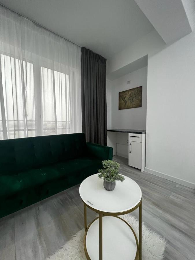 Urban Apartments And Studios - City Center Jászvásár Kültér fotó