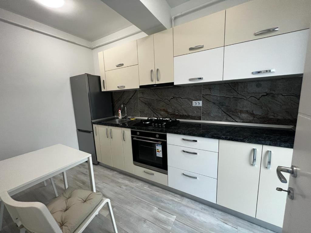 Urban Apartments And Studios - City Center Jászvásár Kültér fotó