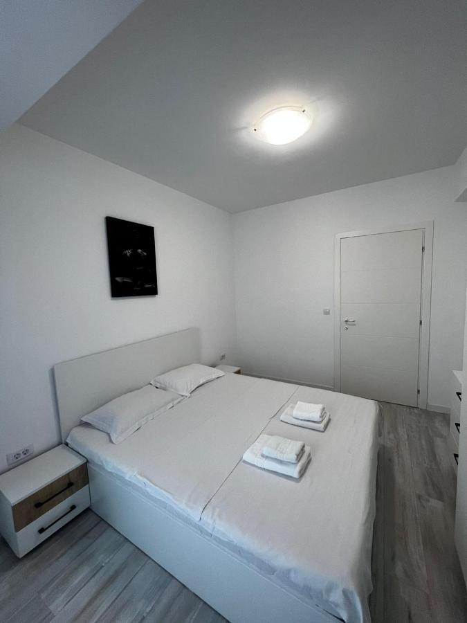 Urban Apartments And Studios - City Center Jászvásár Kültér fotó