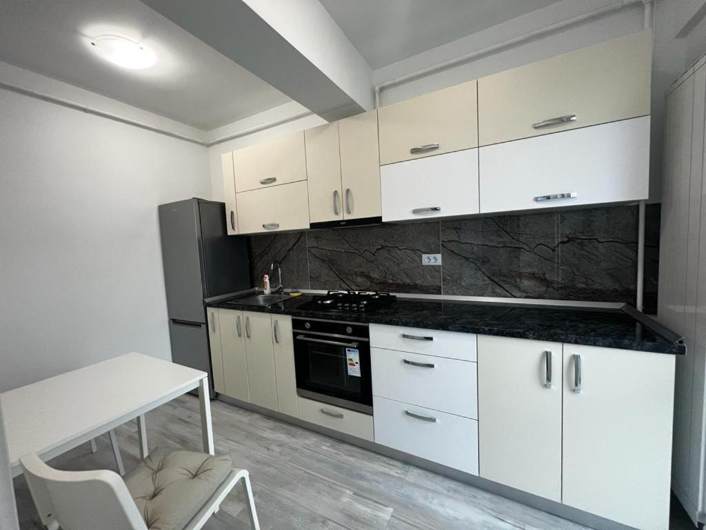Urban Apartments And Studios - City Center Jászvásár Kültér fotó