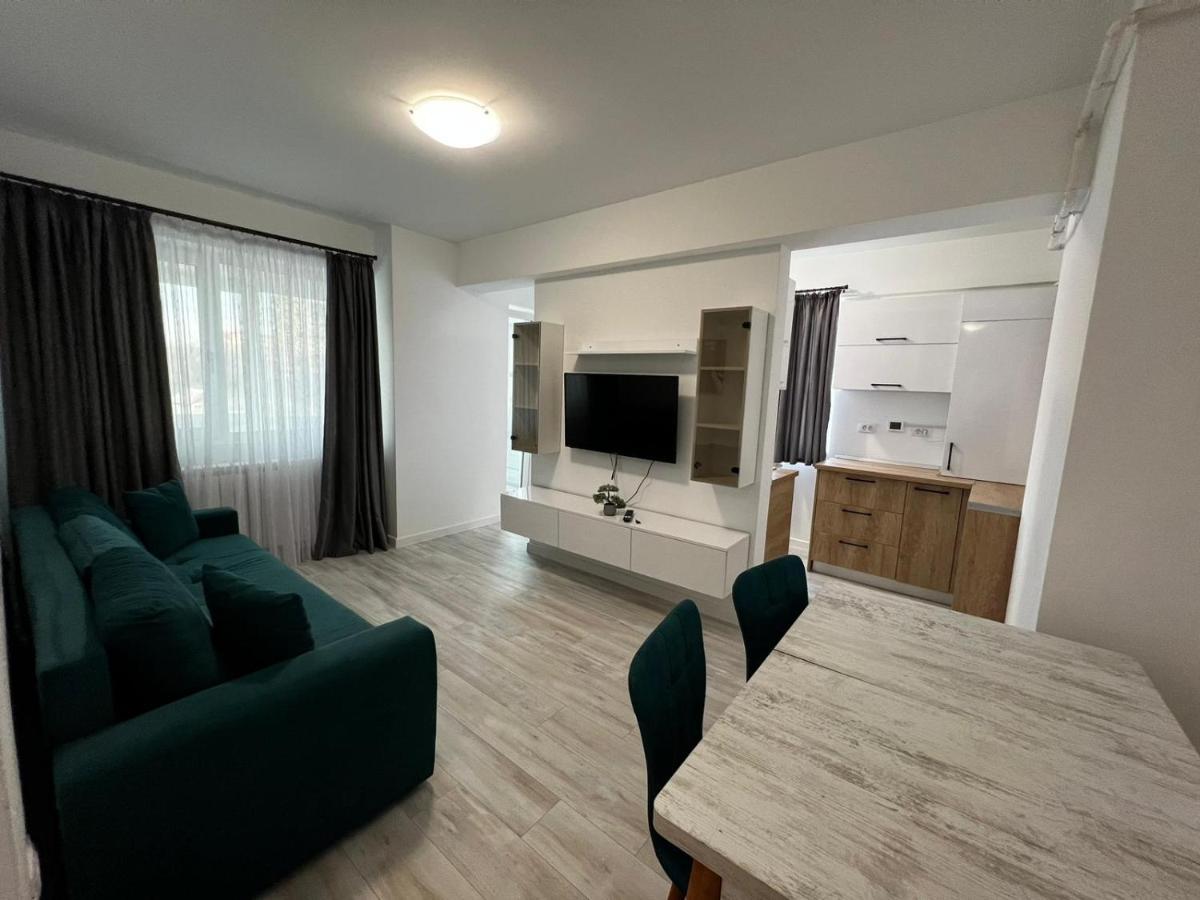 Urban Apartments And Studios - City Center Jászvásár Kültér fotó