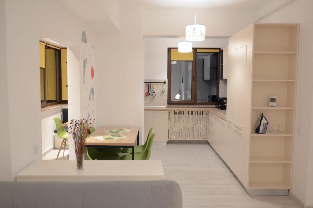 Urban Apartments And Studios - City Center Jászvásár Kültér fotó